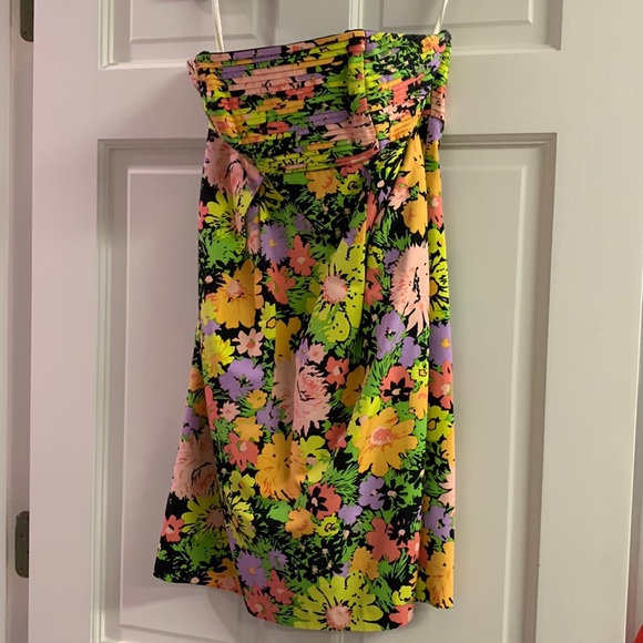 Shoshanna mini strapless dress. Great for a summer party! Fun colors - Picture 1 of 4
